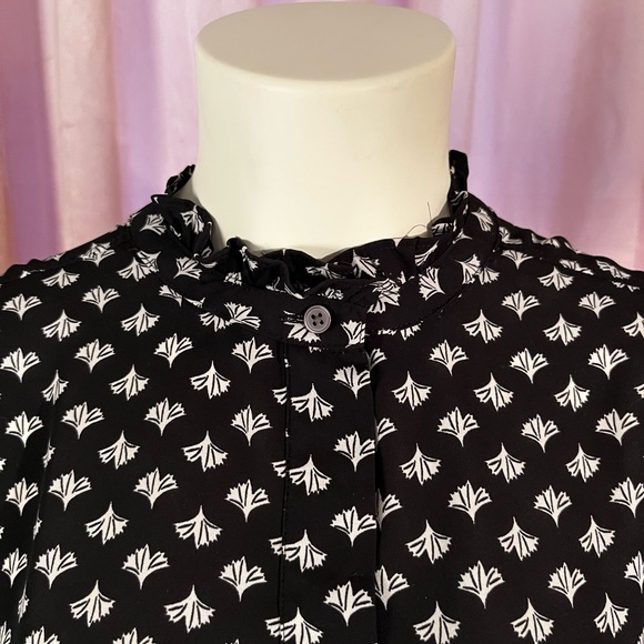 LOFT delicate black blouse with white flowers and ruffled collar and sleeves - Picture 6 of 13